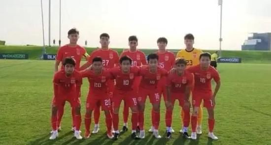 今日焦点战预告18:00韩职联升降级附加赛 釜山偶像vs水原FC、金浦FCvsFC江原 首回合谁能先拔头筹？20:00亚冠赛事武汉三镇 VS 浦项制铁，武汉三镇能否捍卫主场颜面？03:00 英超赛场谢菲尔德联 VS 利物浦，谢菲尔德联临阵换帅，利物浦笑纳三分？04:15 英超 曼联 VS 切尔西，红蓝大战，曼联内部频传将帅不合之声，切尔西乘势再取一胜？事件图片报：穆勒想再踢一年，若续约他希望不降薪&转会想去欧冠球队德媒《图片报》报道称，穆勒还想要再踢一年，如果和拜仁续约他希望的是不降薪。